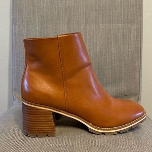 LIKE NEW KORKS Womens Round Toe Ankle Boots